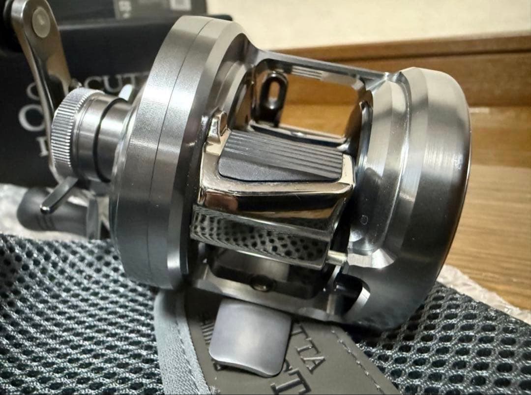 シマノ カルカッタコンクエストDC201 HG 左 SHIMANO ベイトリール