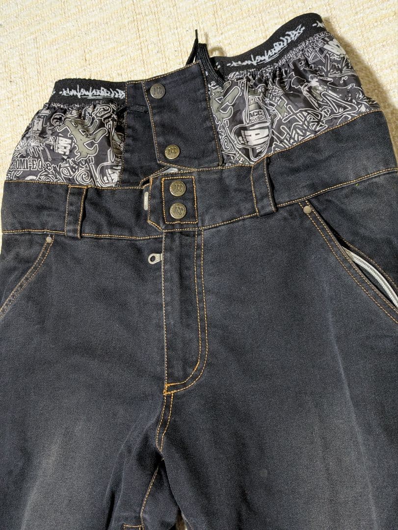 QUIKSILVERメンズスノボードスノボースキーウェア　サイズL