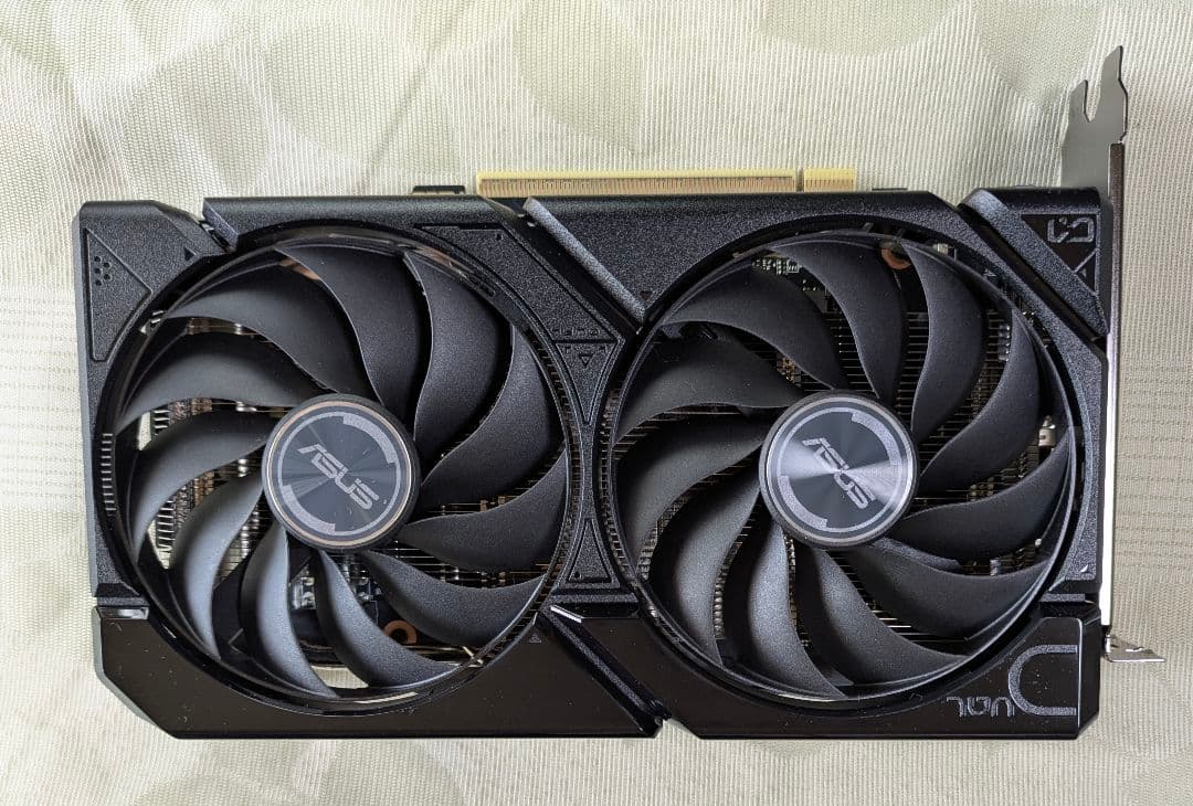 グラフィックボード・グラボ・ビデオカード ASUS RX9060XT 8GB