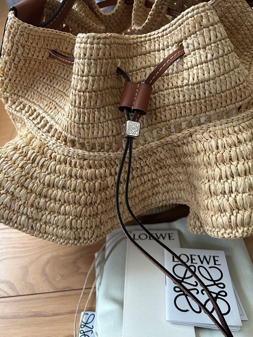 Loeweかごバック ラッフルバルーンバッグラフィア＆カーフ 新品タグ付き