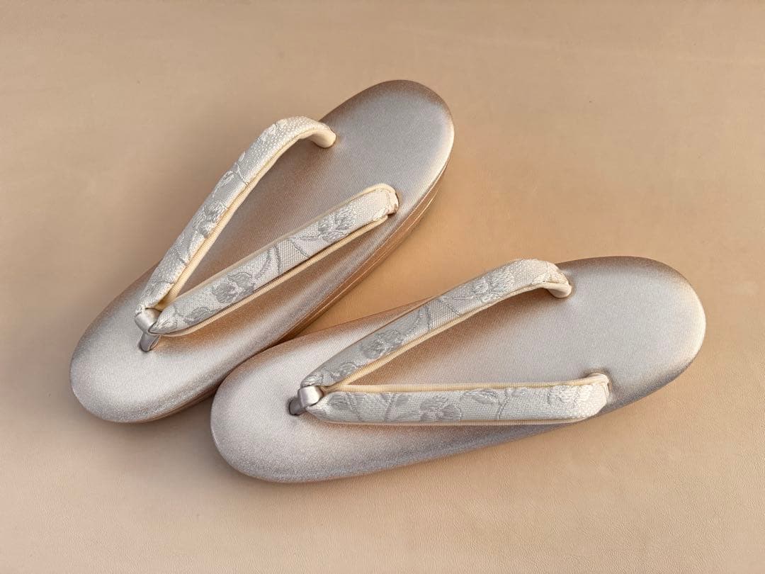 ［新品・未使用］特選草履 バッグセット　華唐草文 フォーマル　フリーサイズ　箱付