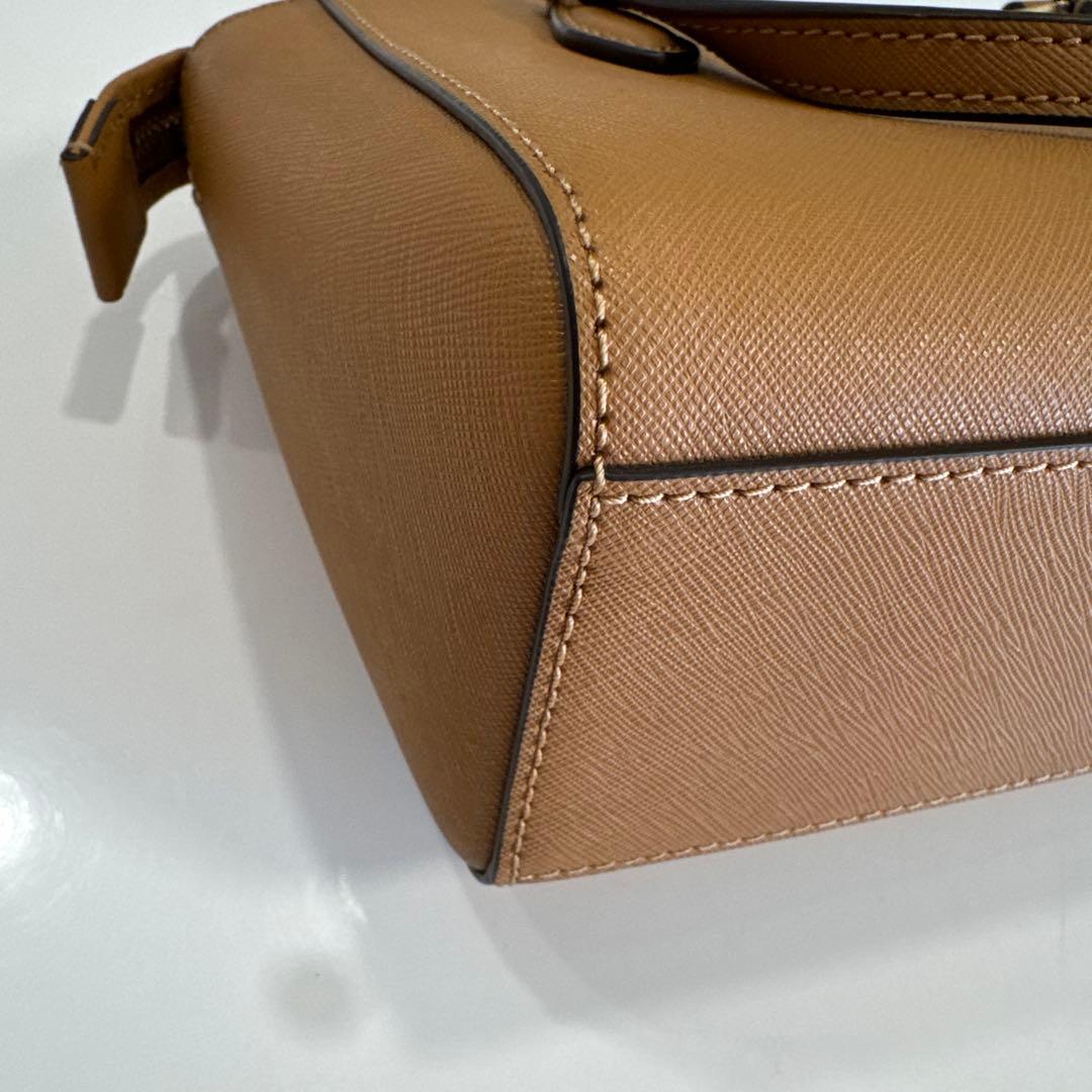 美品　サフィアーノ　ベージュ　ゴールド　ミニバッグ　ショルダーバッグとしても