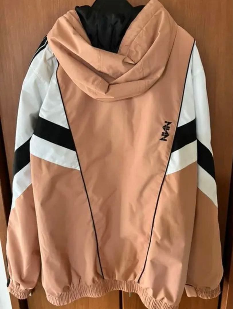 NNN エヌスリー　ウェア