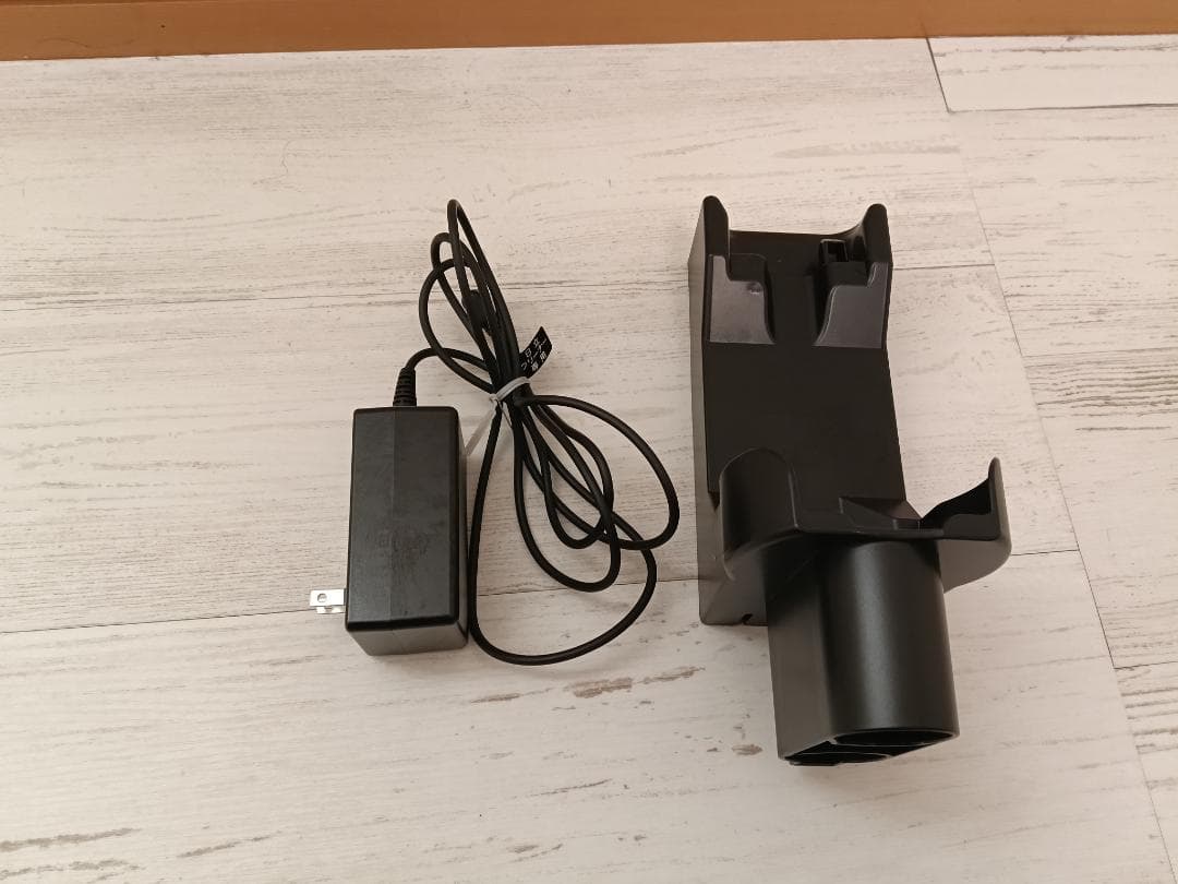 日立掃除機　PV-BHL4000J 　軽量LEDライト　純正充電スタンド付き