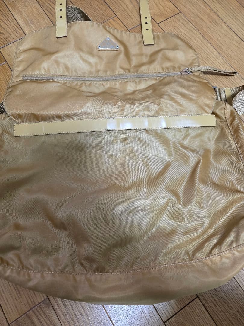 PRADA ナイロンバッグ ベージュ(ゴールド)