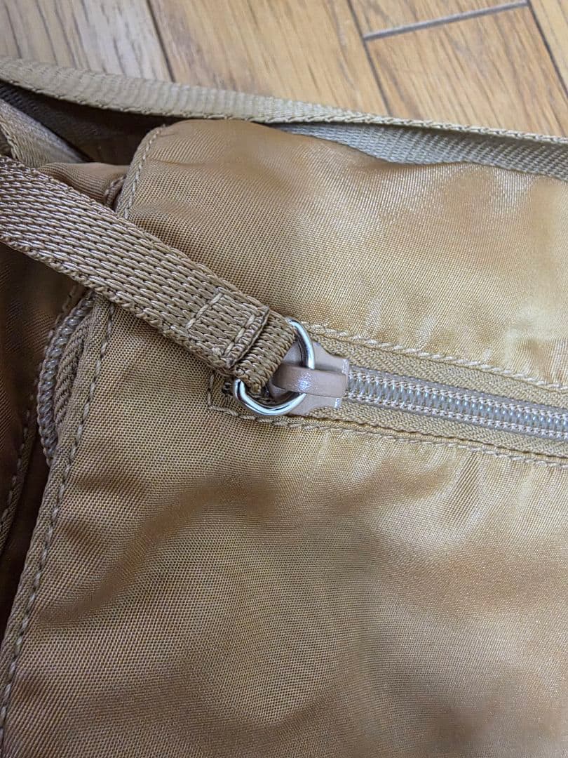 PRADA ナイロンバッグ ベージュ(ゴールド)