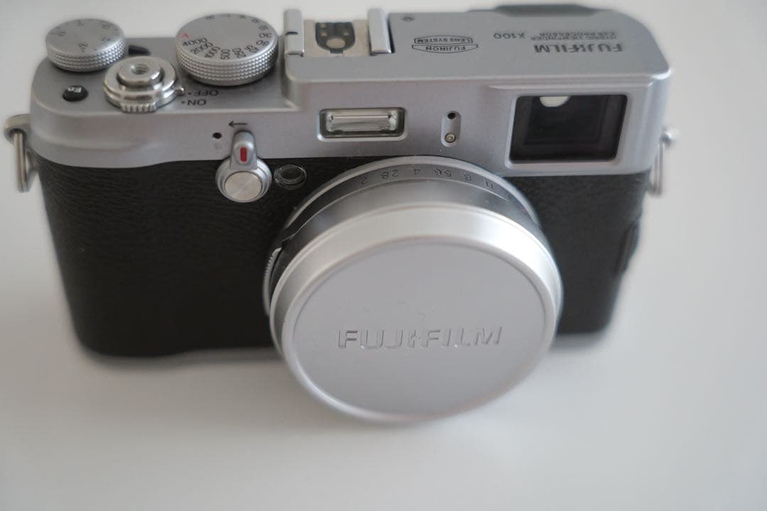 美品 fujifilm X100 オールドコンデジ　SDカード付　アクセサリ付