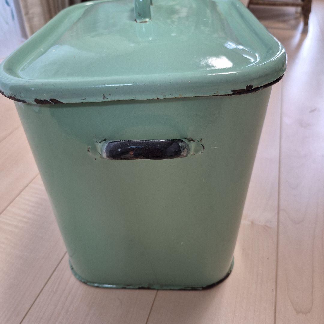 お値下げ　イギリスアンティーク　ホーロー　ブレッド缶　グリーン