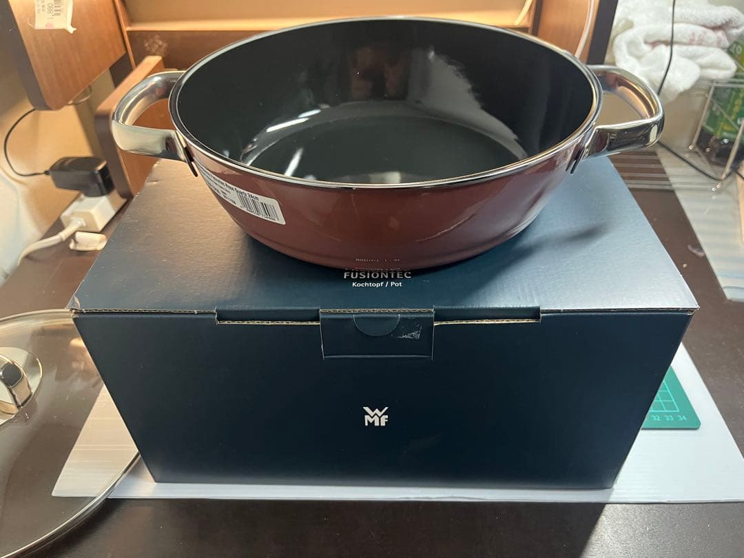 FUSIONTEC 赤 鋳鉄製 両手鍋 ガラス蓋付き　24センチ