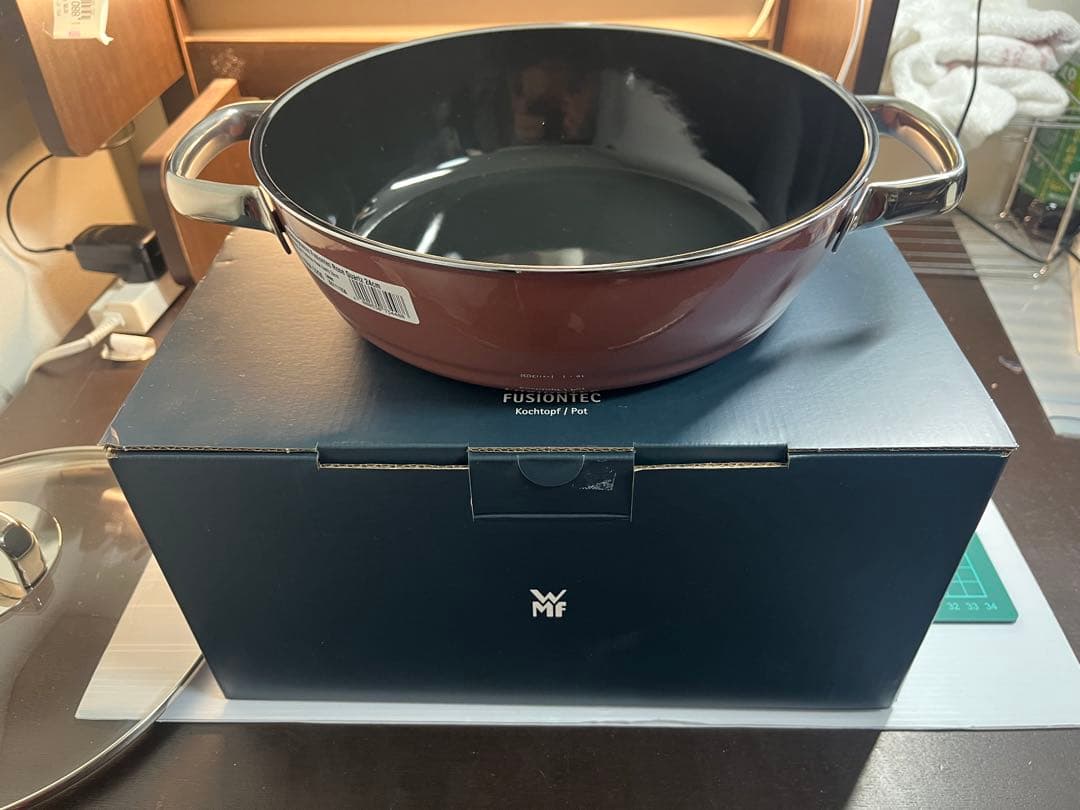 FUSIONTEC 赤 鋳鉄製 両手鍋 ガラス蓋付き　24センチ