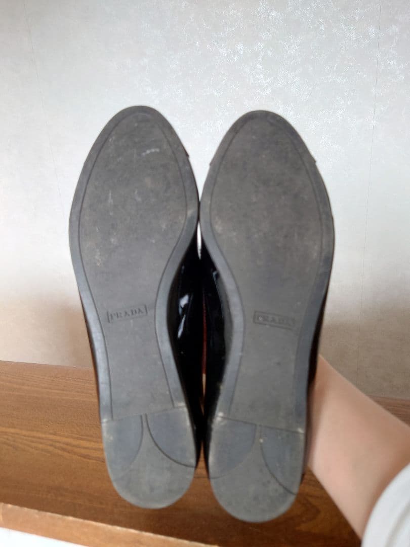 PRADA ブラック フラットシューズ ゴールドチェーン　サイズ381/2