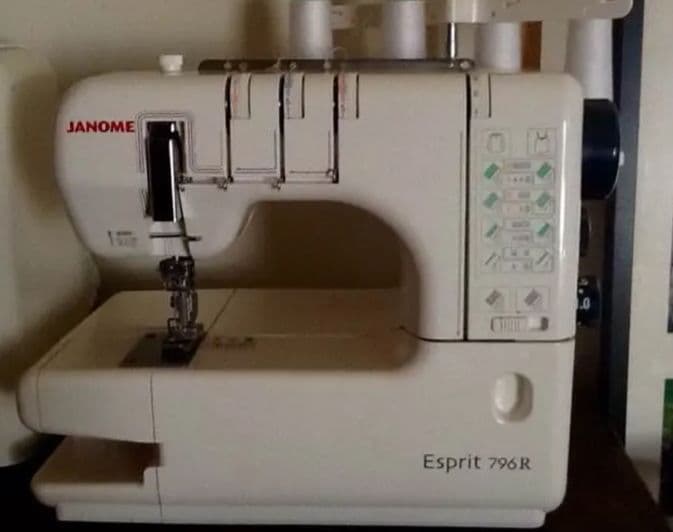糸(未使用)付き【新品未使用】エスプリ 796R ジャノメ カバーステッチ専用機