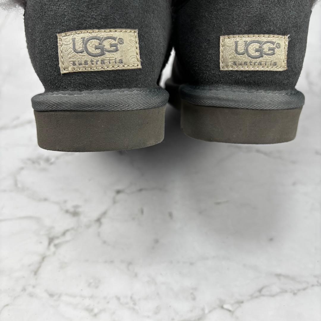 【新品級】UGG ムートン ブーツ 23グレー ベイリー ボタン トリプレット