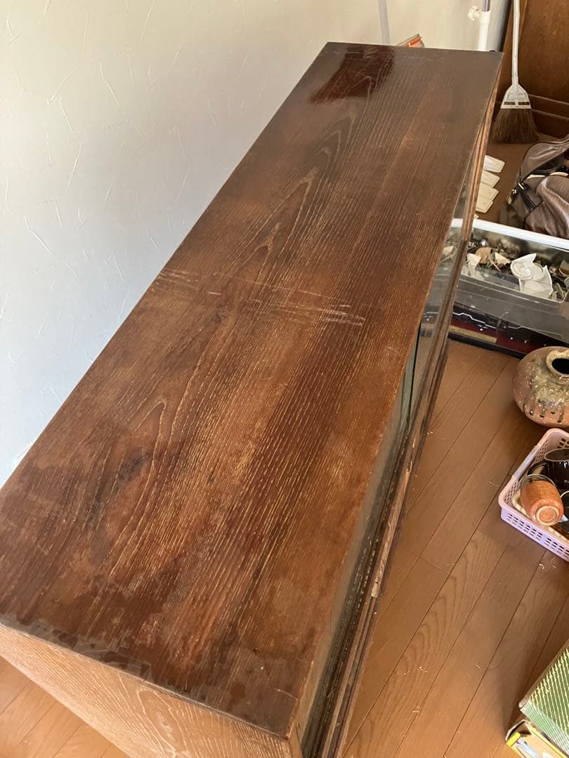 昭和レトロな木製ガラス扉キャビネット