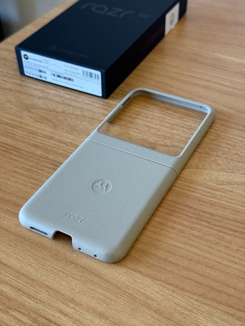 Motorola razr 50 512GB サンドクリーム ケース付き