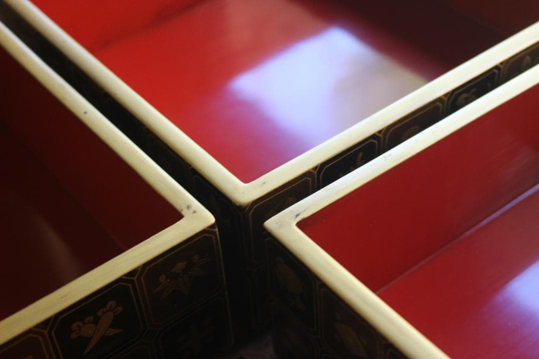 デッドストック！内朱金縁黒漆に極上宝尽蒔絵の映える三段重（検輪島塗重箱お重