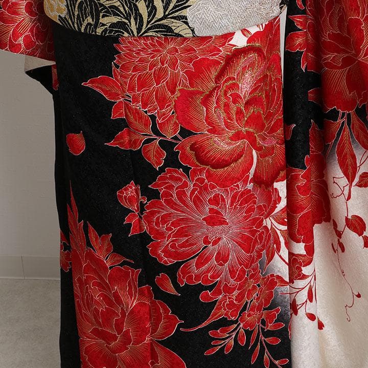 ◆正絹振袖7点セット◆黒地に赤の花柄＆白◆ご成人式　HK39123