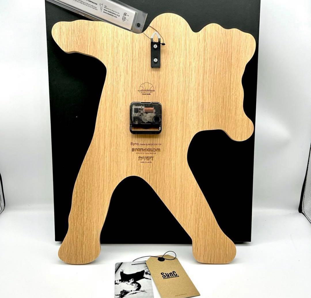 バンクシー カリモク インテリア 壁掛時計 フラワーボンバー 花束 投げる 男