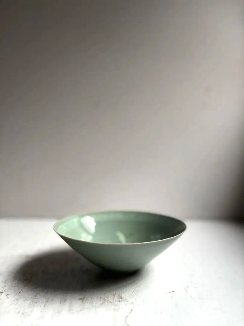 885 未使用 青磁象嵌雲鶴紋平茶碗 人間文化財 陶芸家 柳海剛作 韓国 茶道