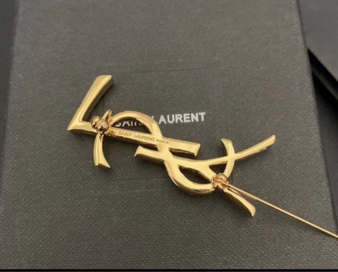 サンローラン　ブローチ　金色