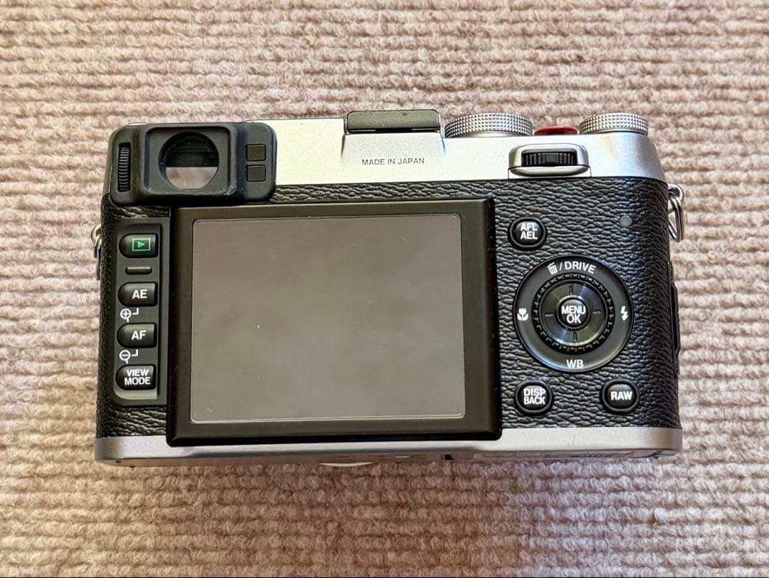 【美品】FUJIFILM X100 初代 レンズフード付 ムック本付 箱付き