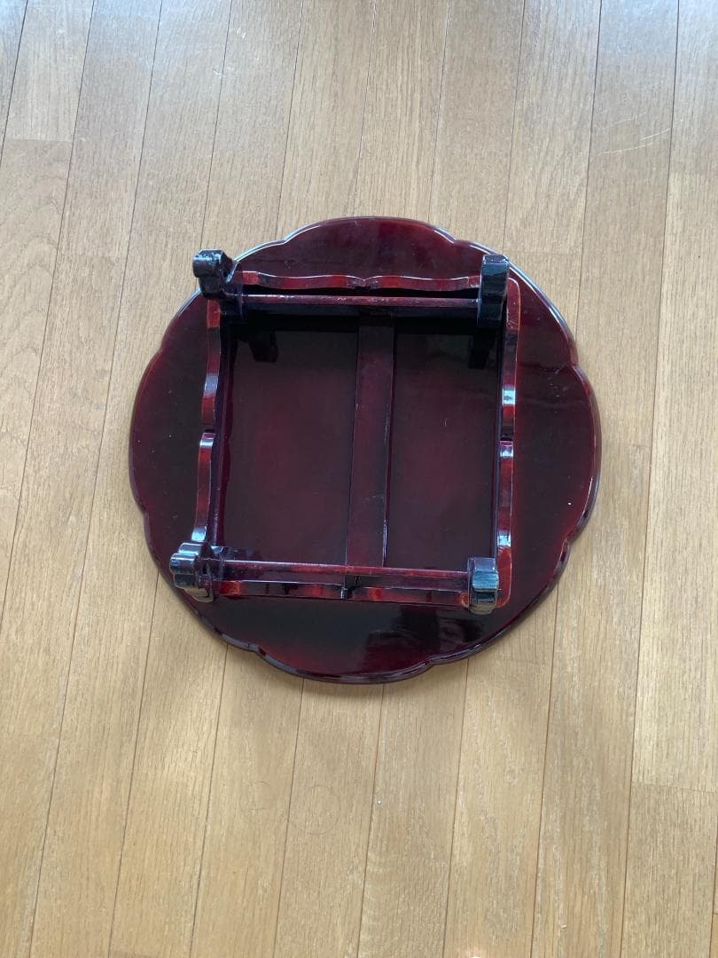 引き取り割引あり　赤色花形木製テーブル　螺鈿細工　丸テーブル