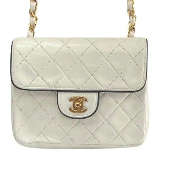 極美品 CHANELマトラッセ チェーン ショルダーバック アイボリー シール