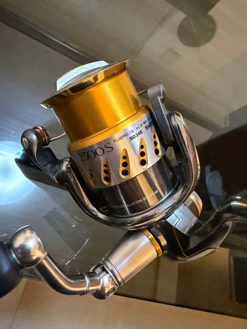 シマノ　ステラ　2500S スピニングリール ゴールド/シルバー