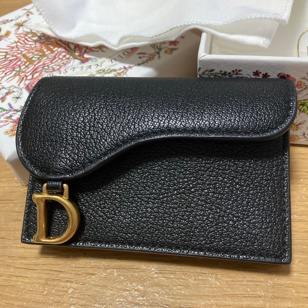 Dior ブラックレザー名刺入れ Dロゴ付き