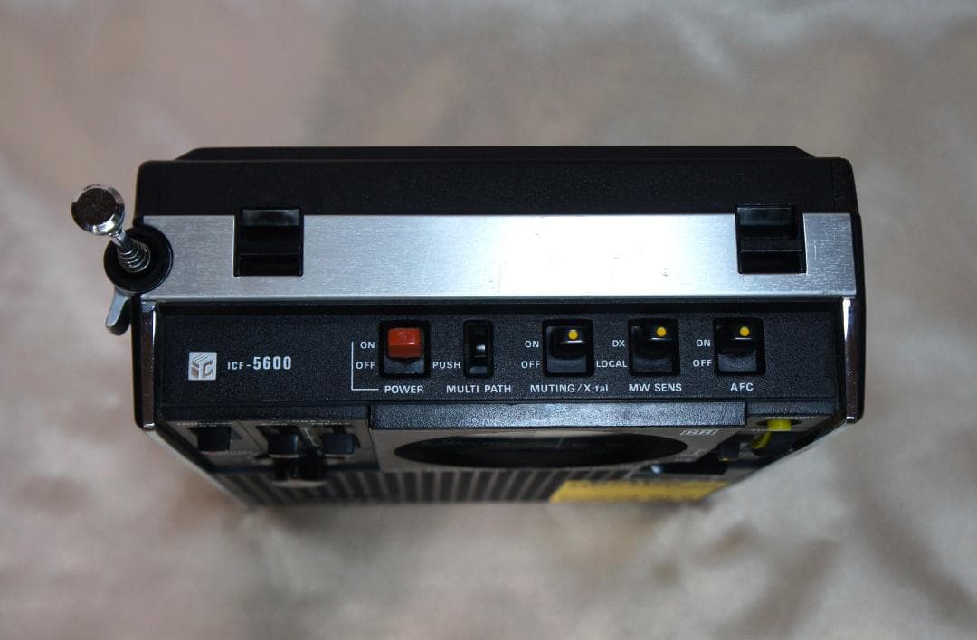 綺麗☆受信できます☆ソニーSONYスカイセンサー☆ICF-5600☆BCLラジオ