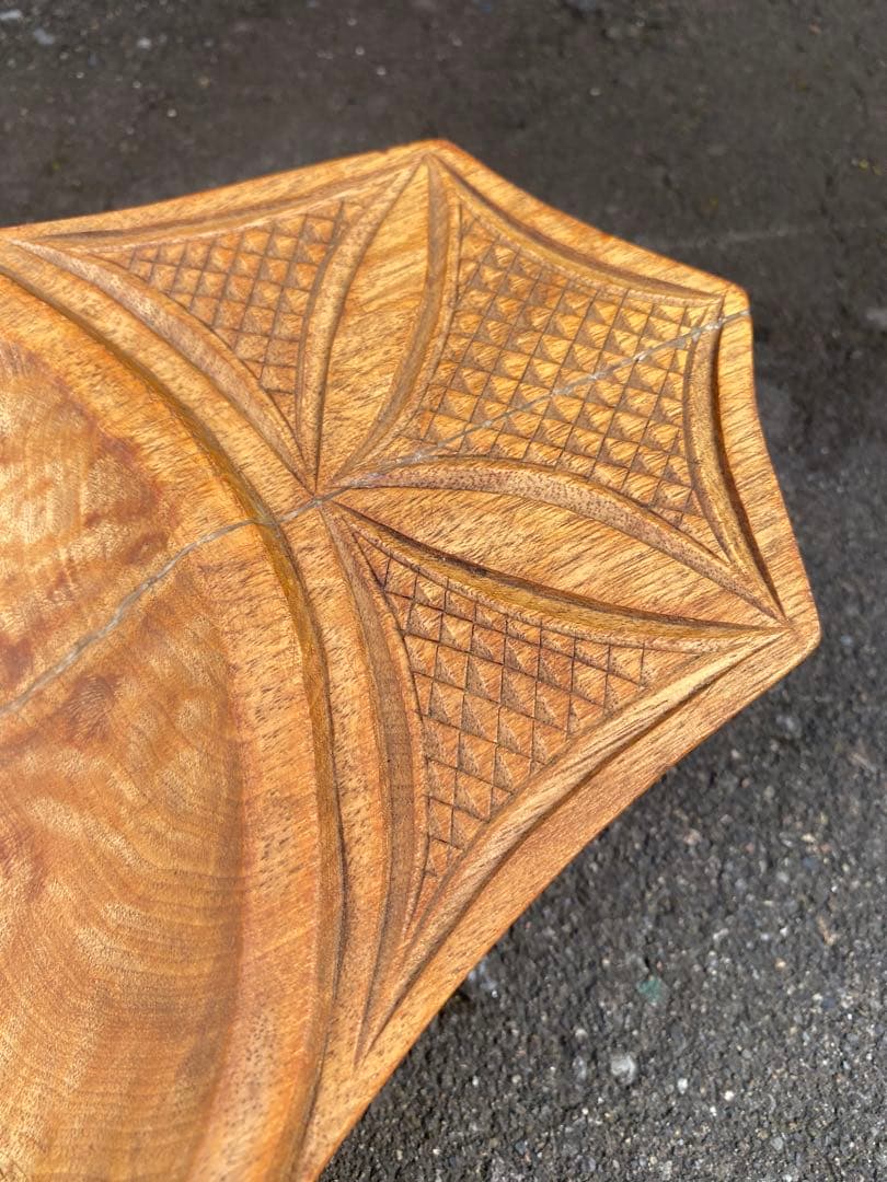 使い込まれた良い雰囲気のアイヌ模様　深皿(ニマ) 民藝　無垢　天然木