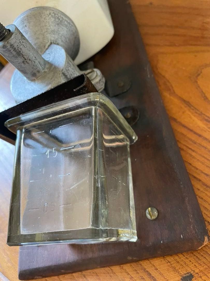 ミリカリアンティーク 壁掛け　コーヒーミル　グラインダー 陶器　ホワイト