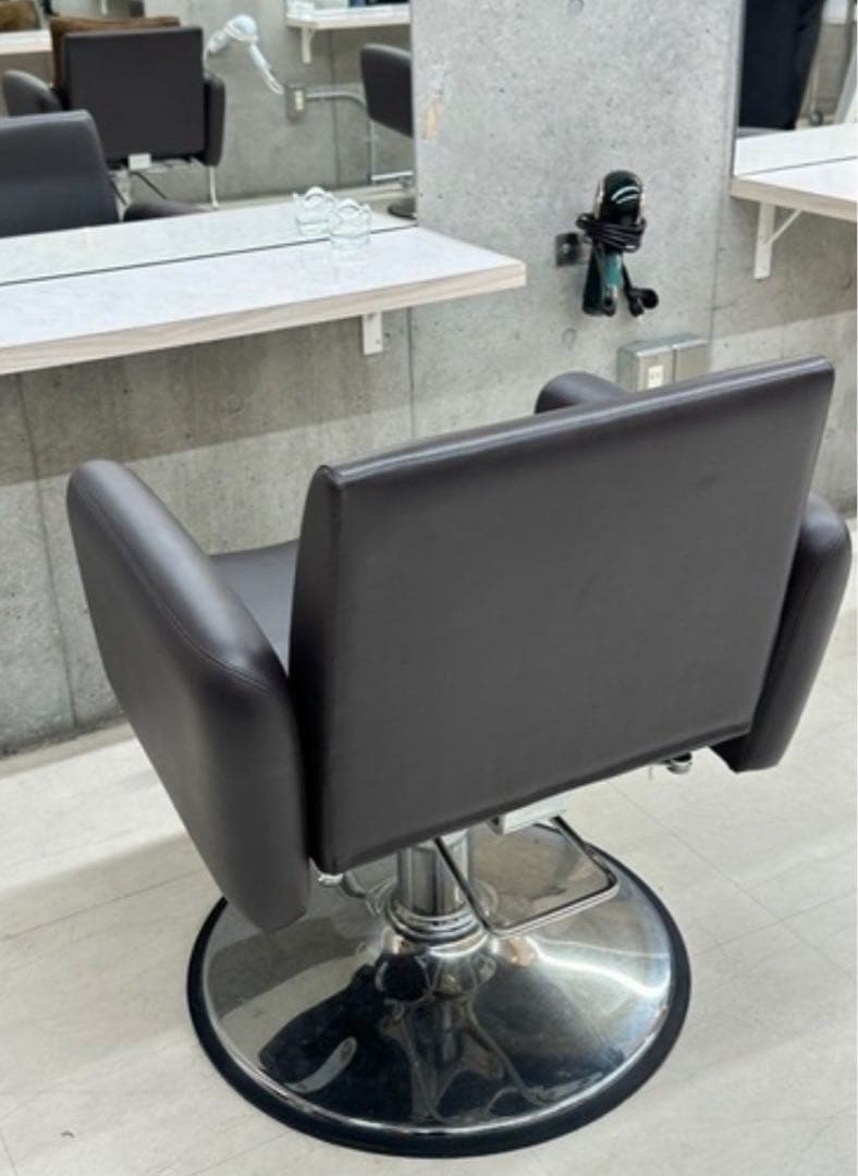 2台在庫あり　美容室　スタイリングチェア　ビューティガレージ ス 回転式チェア
