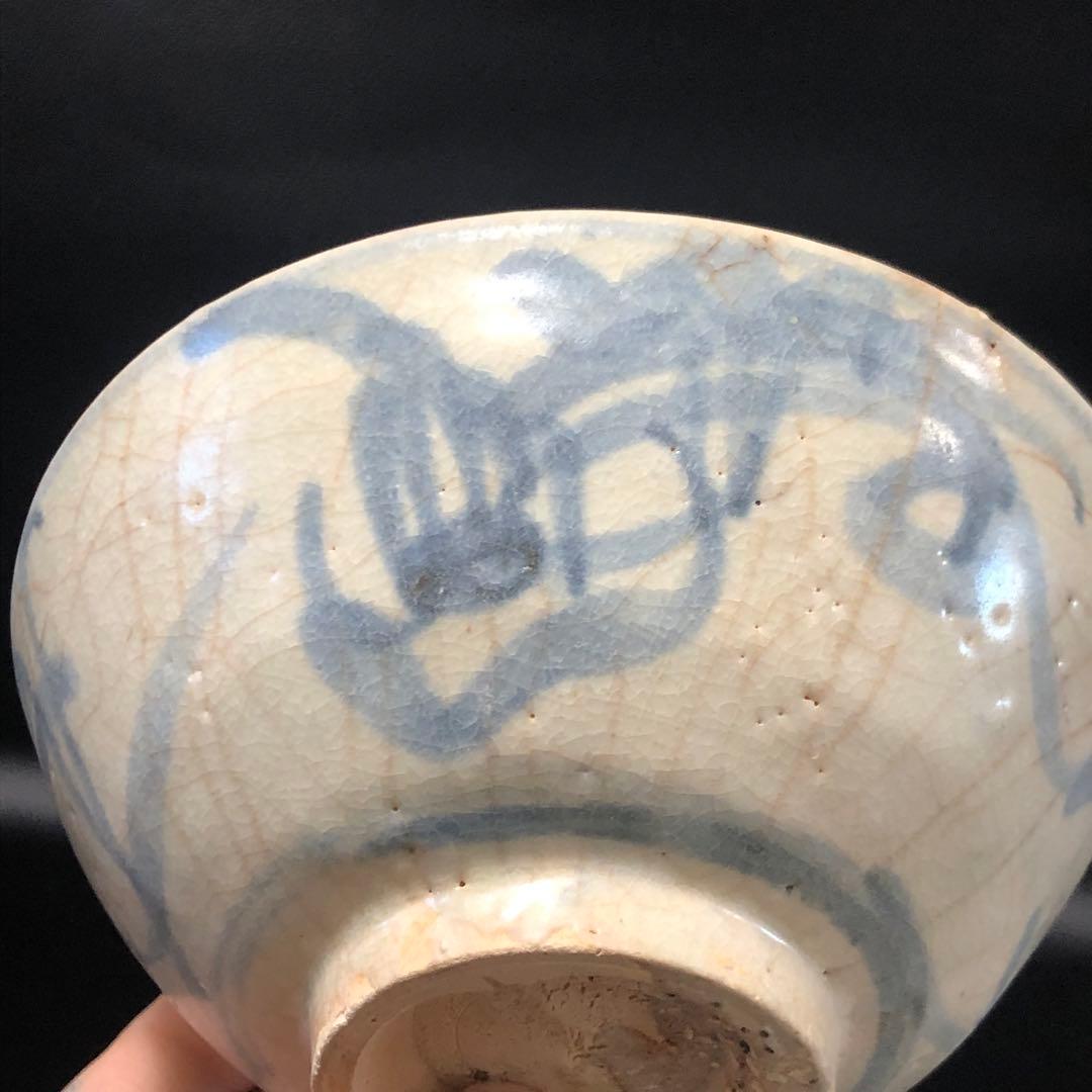 究極の古美術⬛︎蔵の奥から美しい藍色の手描きの抹茶茶碗がで出来ました。美しい茶道具