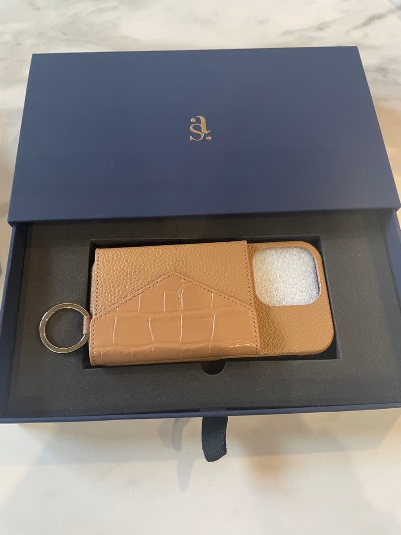 お値下げ明日まで⭐︎iPhone16pro ケース リップケース・ストラップ付き