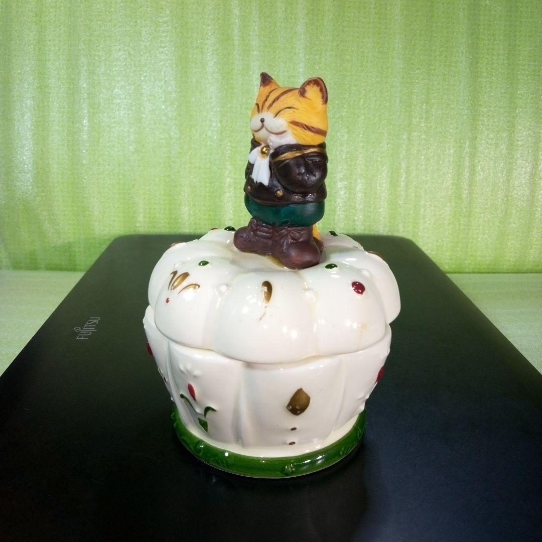 猫のフィギュア付きオルゴール　曲名:トイランド　小物入れ　陶器製？　レトロ