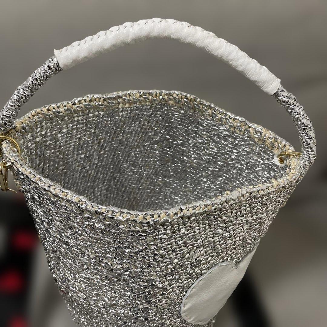 新品★未使用　【希少】メオンブルー　ハート型パッチ付きシルバーかごバッグ✨✨