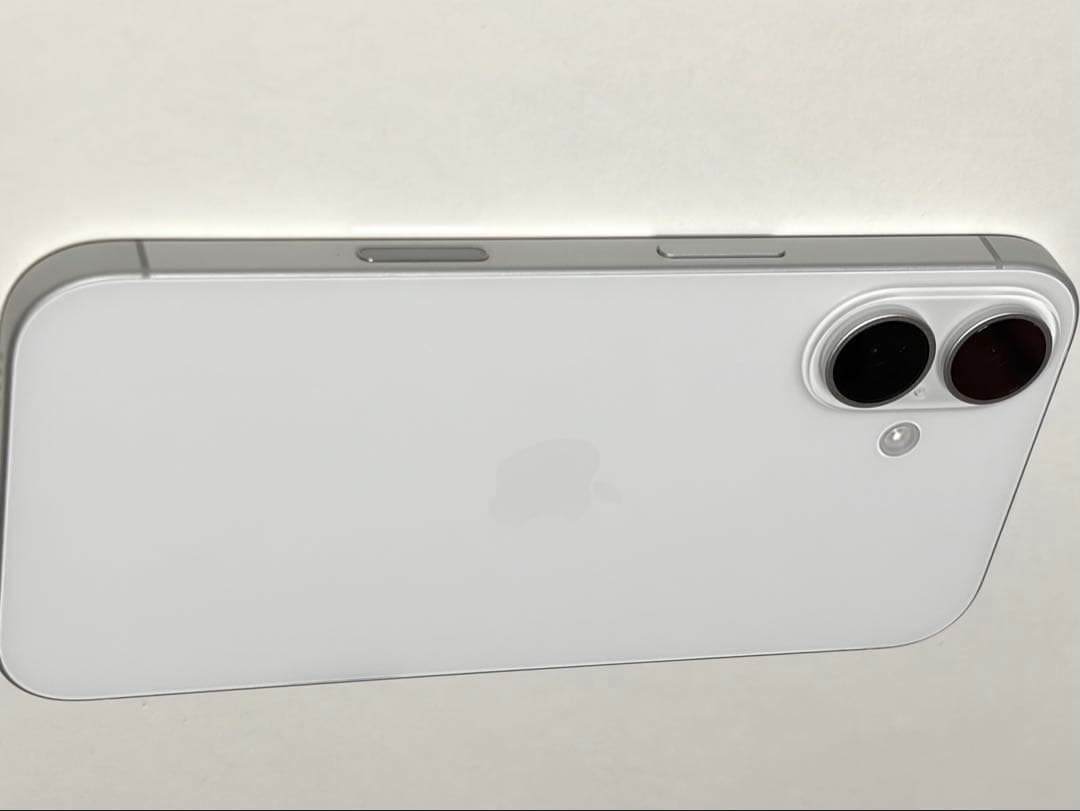 iPhone16 256GB 本体　美品　94% 傷無し　ケース付き