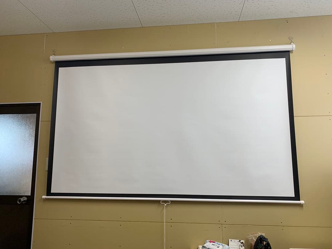 プロジェクタースクリーン100インチ16:9　吊り下げ式自宅　、学校、会社、適用