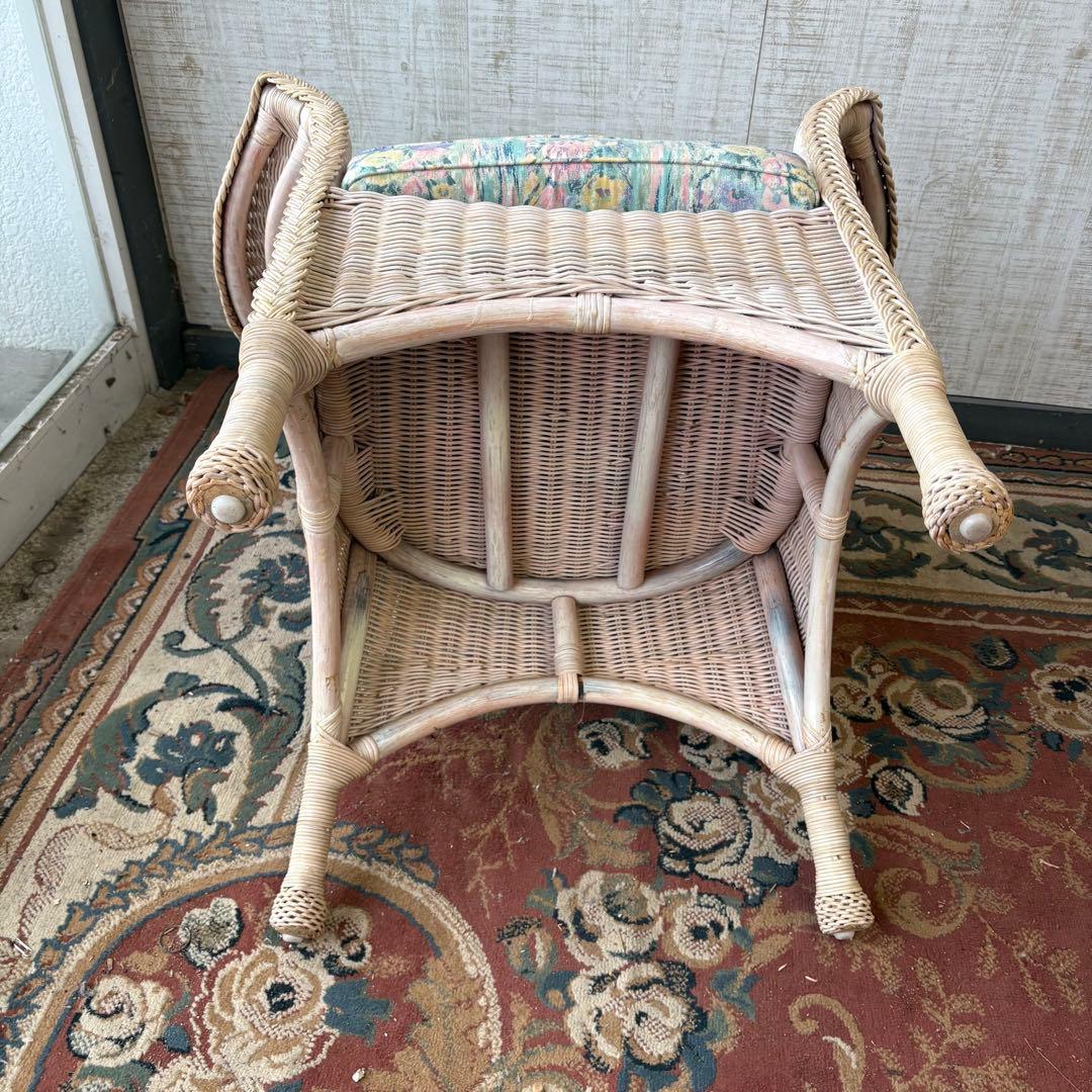 ④昭和レトロ ヴィンテージ ラタンダイニングチェア 花柄クッション アームチェア