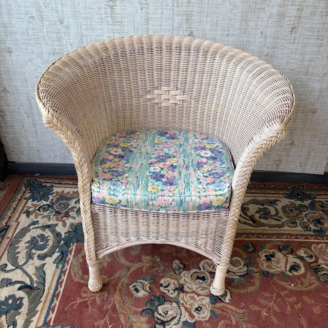 ④昭和レトロ ヴィンテージ ラタンダイニングチェア 花柄クッション アームチェア