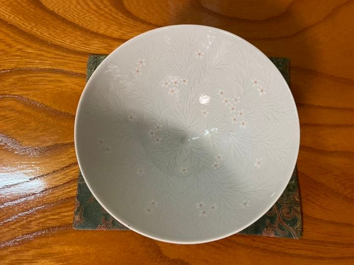 【骨董】白磁象嵌花草文茶碗　松南申相浩