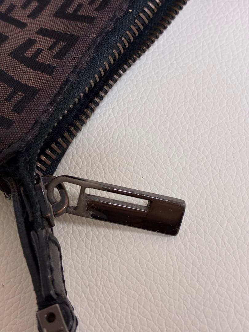 FENDI ブラウンロゴショルダーバッグ