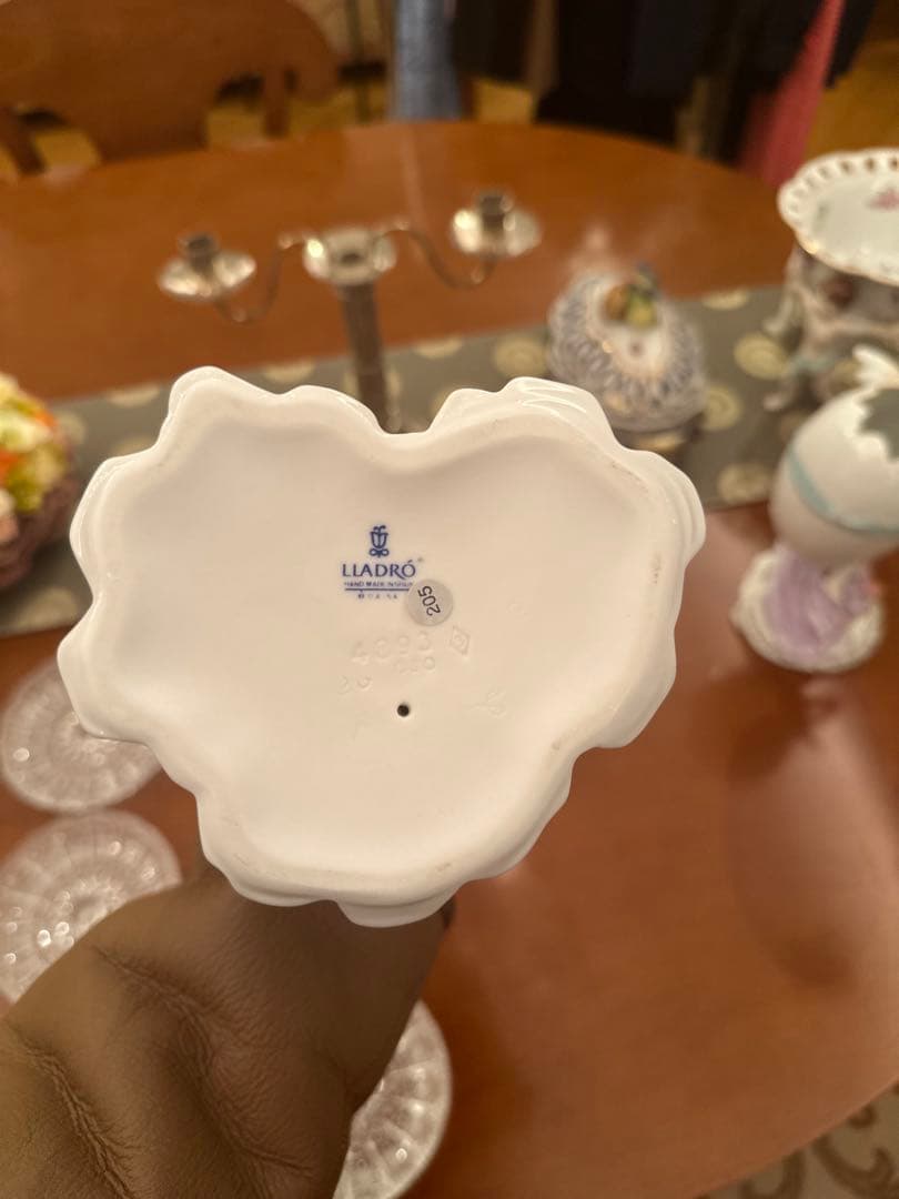 リヤドロ 仔犬を抱く貴婦人 子犬とお散歩　傘　フィギュリン