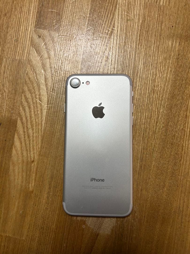 Apple iPhone ８シルバー 本体