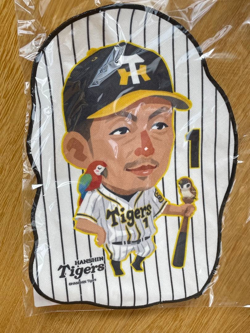 阪神タイガースとマッカノーズデザインとコラボレーションしたグッズです。