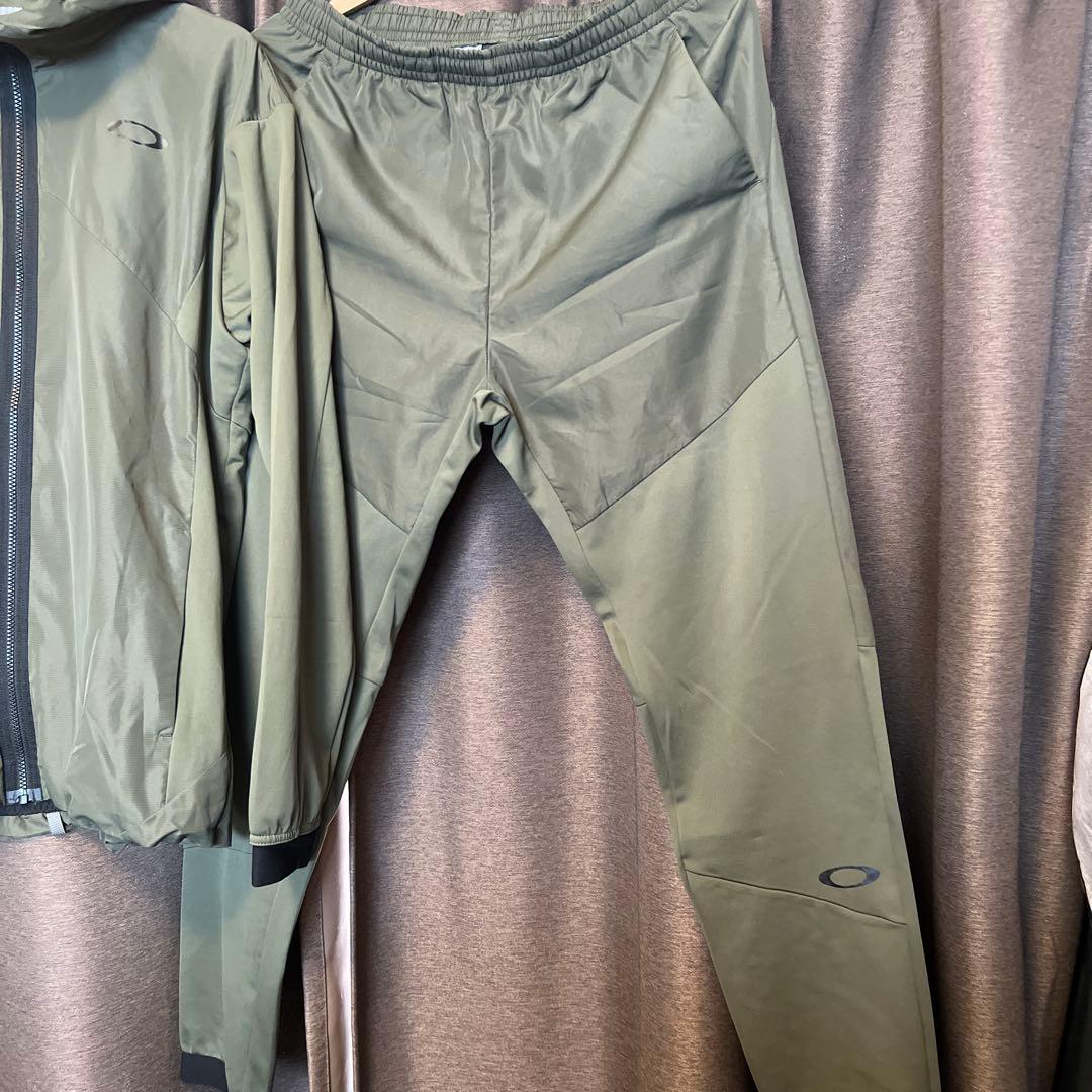 週末セール‼️オークリー　セットアップ　カーキ　保温素材