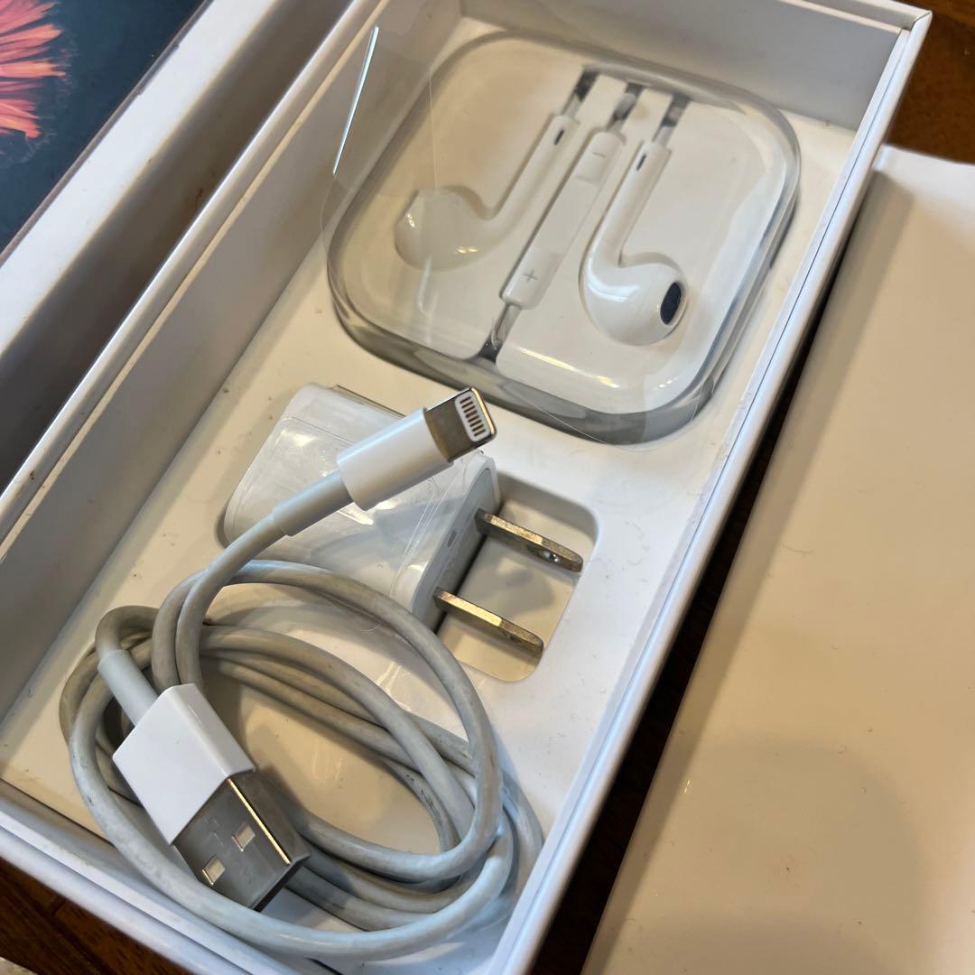 Apple iPhone 6S 64GB ケース　ストラップ付　イヤホン