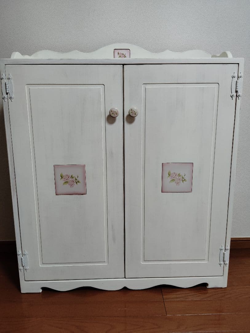 イマン、ダイアナローズ、白家具、カントリー家具フレンチカントリー家具キャビネット