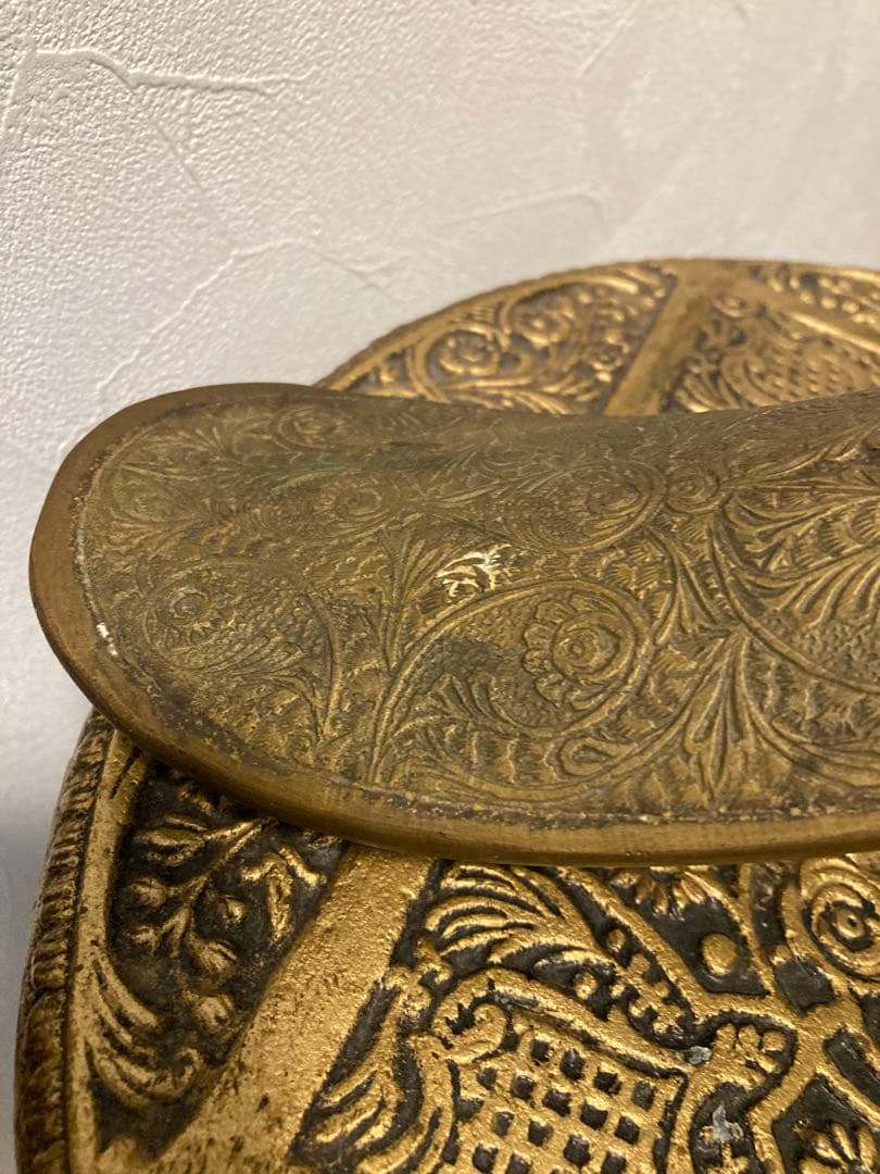 ブラス、真鍮製 孔雀の彫刻